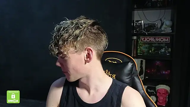 Snapshot of Keytaro chatting on 11/26/25, 05:47 Keytaro online show from 11/26/25, 05:47