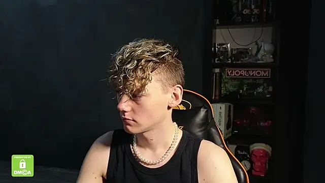 Snapshot of Keytaro chatting on 11/27/25, 05:26 Keytaro online show from 11/27/25, 05:26