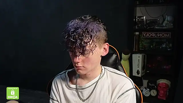 Snapshot of Keytaro chatting on 11/28/25, 11:40 Keytaro online show from 11/28/25, 11:40