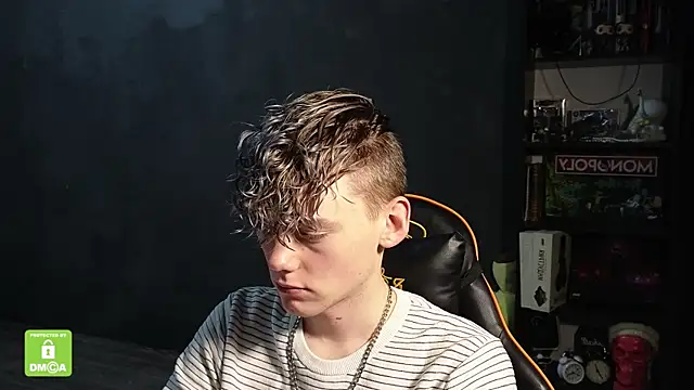 Snapshot of Keytaro chatting on 11/30/25, 12:42 Keytaro online show from 11/30/25, 12:42