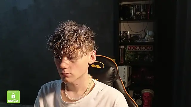 Snapshot of Keytaro chatting on 12/05/25, 12:47 Keytaro online show from 12/05/25, 12:47