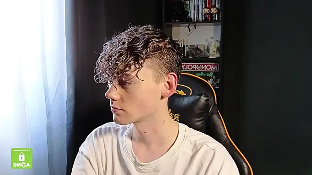 Snapshot of Keytaro chatting on 12/14/25, 10:42 Keytaro online show from 12/14/25, 10:42