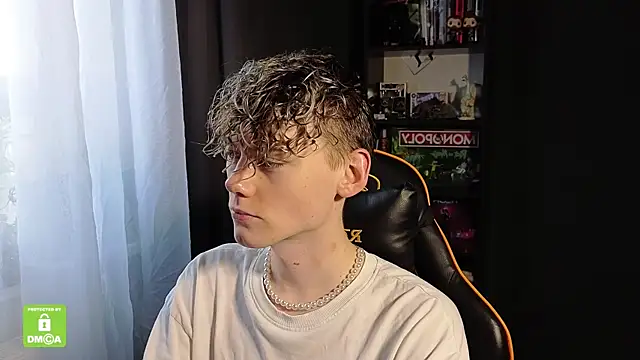 Snapshot of Keytaro chatting on 12/15/25, 11:14 Keytaro online show from 12/15/25, 11:14