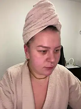 Snapshot of Fancy-Francy chatting on 01/08/25, 04:22 Fancy-Francy online show from 01/08/25, 04:22