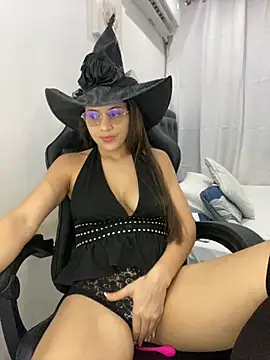 Snapshot of Belissa_miller chatting on 10/31/25, 07:04 Belissa miller online show from 10/31/25, 07:04