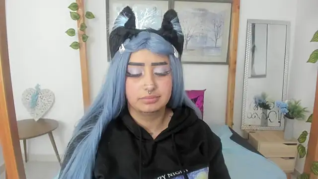 lussyevans24 online show from 03/18/25, 10:03