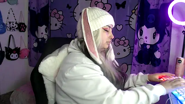 lussyevans24 online show from 09/17/25, 06:15