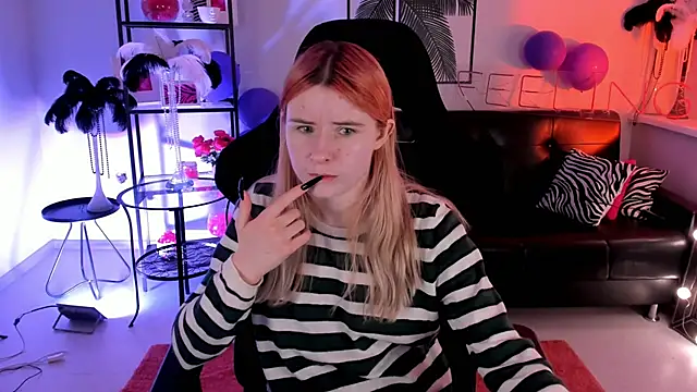 LexiWenford online show from 12/10/24, 06:22