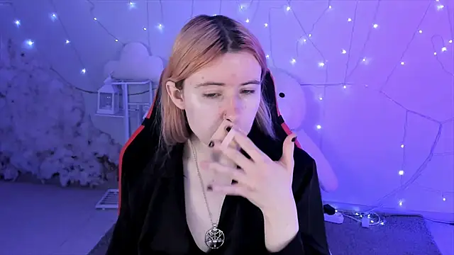 LexiWenford online show from 12/17/24, 03:17