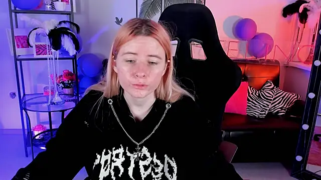 LexiWenford online show from 12/19/24, 05:51