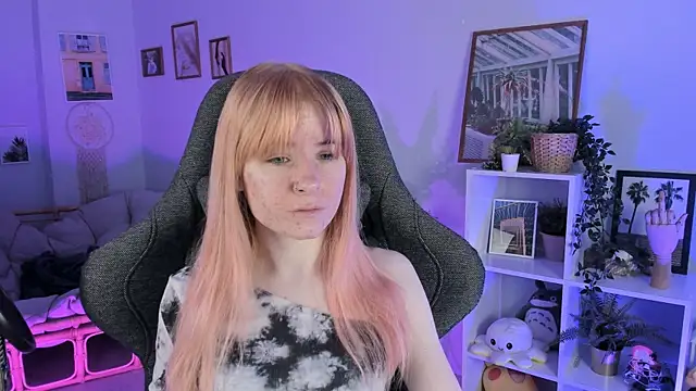 LexiWenford online show from 03/04/25, 02:38