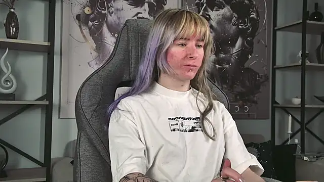 LexiWenford online show from 05/18/26, 03:02