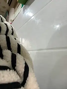 Snapshot of Asia-Melody chatting on 02/21/25, 12:27 Asia-Melody online show from 02/21/25, 12:27