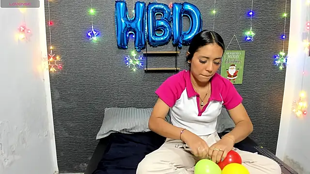 Snapshot of monse_02 chatting on 12/22/24, 02:06 monse 02 online show from 12/22/24, 02:06