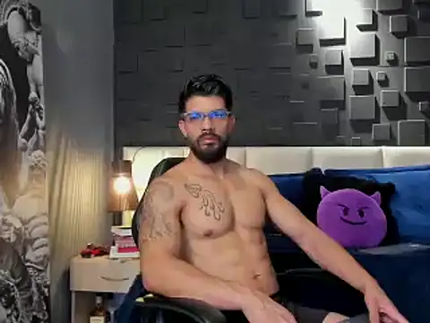 Snapshot of DannSaenz chatting on 01/23/25, 02:17 DannSaenz online show from 01/23/25, 02:17