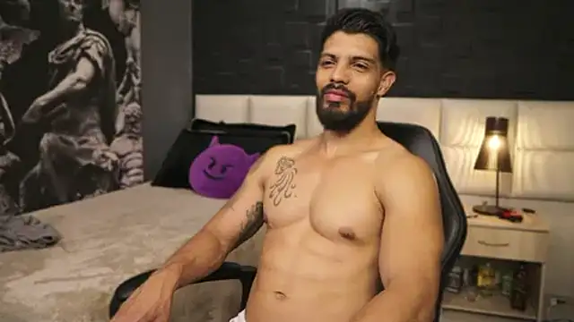 Snapshot of DannSaenz chatting on 02/25/25, 05:36 DannSaenz online show from 02/25/25, 05:36