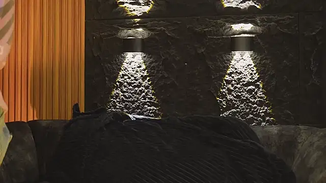 DannSaenz online show from 10/28/25, 01:14