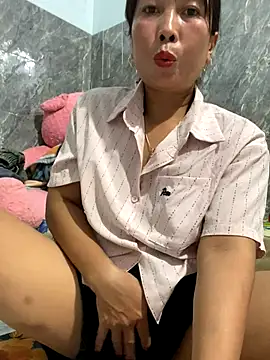 Linaannn online show from 12/16/25, 12:10