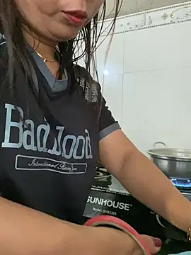 Linaannn online show from 06/03/26, 03:42