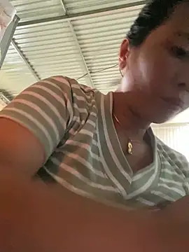 Snapshot of Linaannn chatting on 07/14/26, 03:11 Linaannn online show from 07/14/26, 03:11