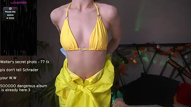 LindaThacker online show from 10/31/25, 04:35