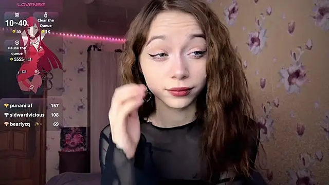 Snapshot of _SofiaBrown chatting on 02/12/25, 04:44 SofiaBrown online show from 02/12/25, 04:44