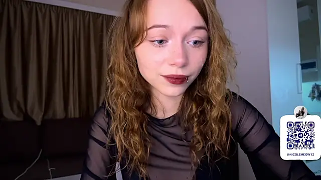 Snapshot of _SofiaBrown chatting on 11/21/25, 05:22 SofiaBrown online show from 11/21/25, 05:22