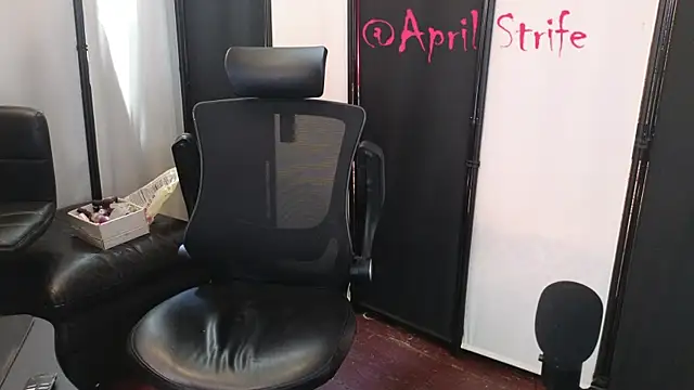 Snapshot of april_show_her chatting on 07/28/26, 03:21 april show her online show from 07/28/26, 03:21