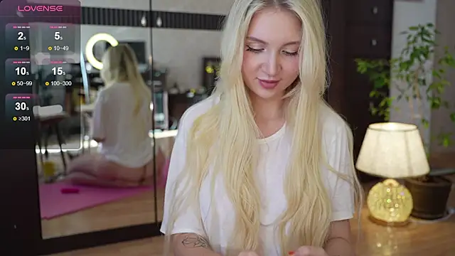 Snapshot of LunaLissa chatting on 09/23/25, 04:48 LunaLissa online show from 09/23/25, 04:48