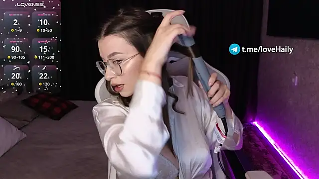 Snapshot of EuphoriaHaily chatting on 11/05/25, 01:22 EuphoriaHaily online show from 11/05/25, 01:22