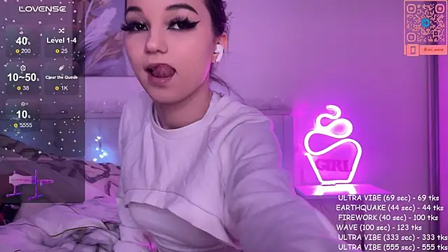 Snapshot of Veronica_leal chatting on 01/19/25, 03:32 Veronica leal online show from 01/19/25, 03:32