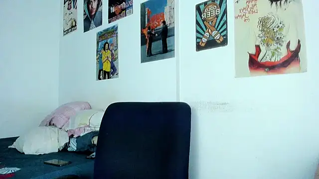 Snapshot of nathan_x1 chatting on 12/16/25, 08:25 nathan x1 online show from 12/16/25, 08:25