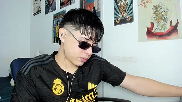 Snapshot of nathan_x1 chatting on 12/23/25, 01:14 nathan x1 online show from 12/23/25, 01:14