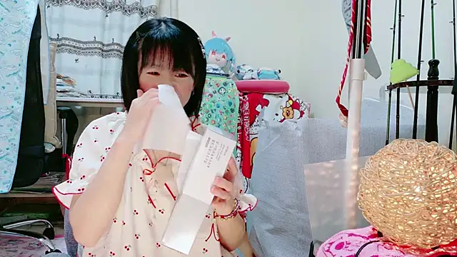 renapiyon8182 online show from 03/18/25, 07:10