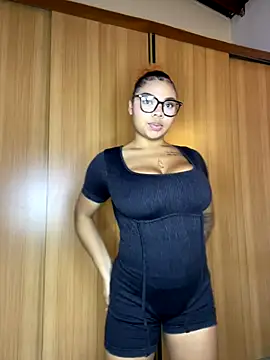 Snapshot of Eloisa_cleavage_ chatting on 12/16/25, 10:09 Eloisa cleavage online show from 12/16/25, 10:09