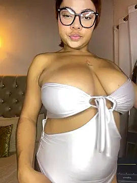 Snapshot of Eloisa_cleavage_ chatting on 01/16/26, 10:19 Eloisa cleavage online show from 01/16/26, 10:19