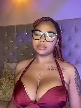 Snapshot of Eloisa_cleavage_ chatting on 02/26/26, 10:25 Eloisa cleavage online show from 02/26/26, 10:25