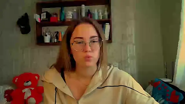 luxie milady online show from 10/18/25, 11:00