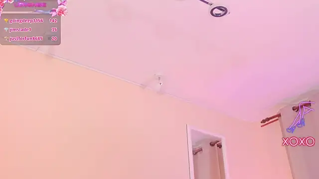 Snapshot of ArianaCroft chatting on 01/04/25, 11:00 ArianaCroft online show from 01/04/25, 11:00