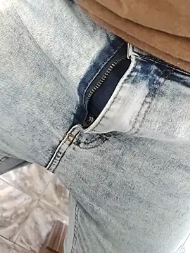 Snapshot of OLAJONES chatting on 09/10/25, 04:51 OLAJONES online show from 09/10/25, 04:51