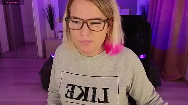 EVAshinyGIRL online show from 01/04/25, 07:55