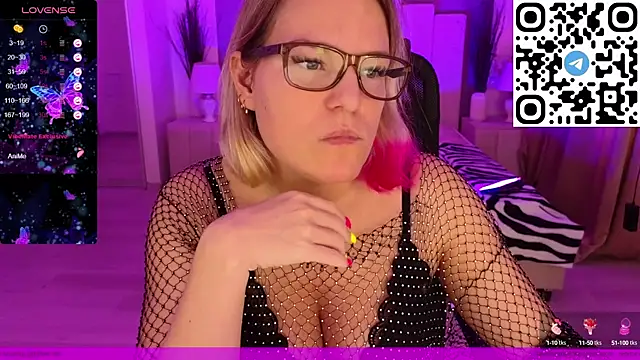 EVAshinyGIRL online show from 02/08/25, 11:01