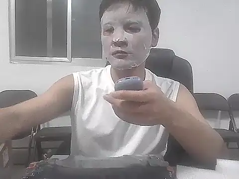 Snapshot of kisstoyousoon2024 chatting on 12/03/25, 08:18 kisstoyousoon2024 online show from 12/03/25, 08:18