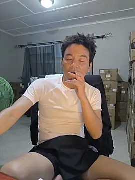 Snapshot of kisstoyousoon2024 chatting on 12/19/25, 05:31 kisstoyousoon2024 online show from 12/19/25, 05:31