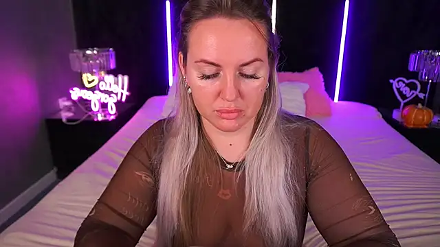 Snapshot of KiraCandyS chatting on 11/13/25, 11:36 KiraCandyS online show from 11/13/25, 11:36