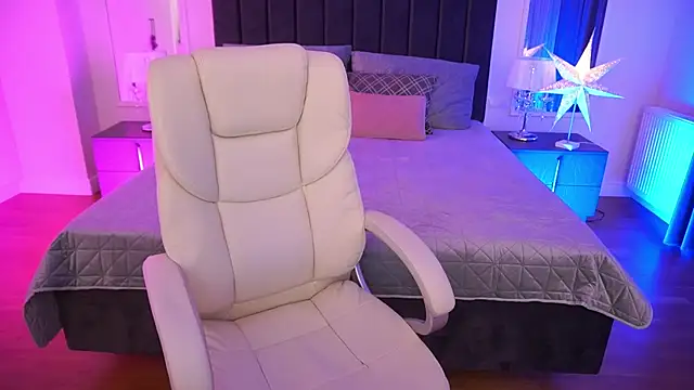 Snapshot of KiraCandyS chatting on 12/13/25, 07:53 KiraCandyS online show from 12/13/25, 07:53