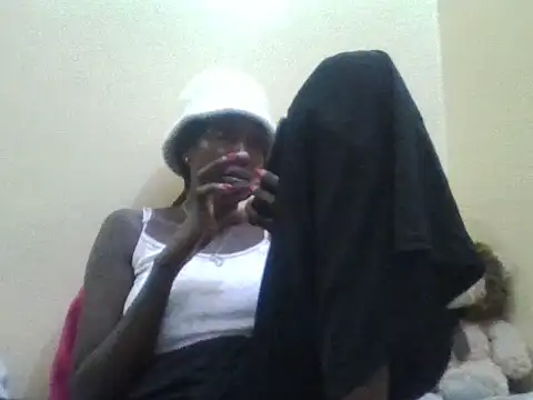 Snapshot of Pretty_ellahh chatting on 02/06/25, 04:47 Pretty ellahh online show from 02/06/25, 04:47