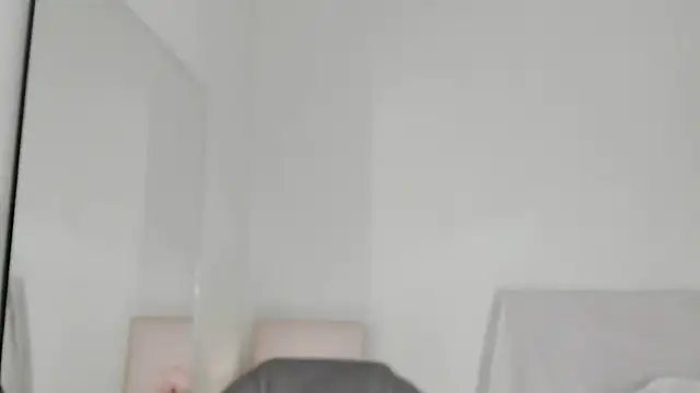 Snapshot of celestica_rose chatting on 11/18/25, 09:30 celestica rose online show from 11/18/25, 09:30