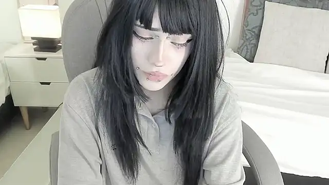 Snapshot of celestica_rose chatting on 11/22/25, 09:47 celestica rose online show from 11/22/25, 09:47