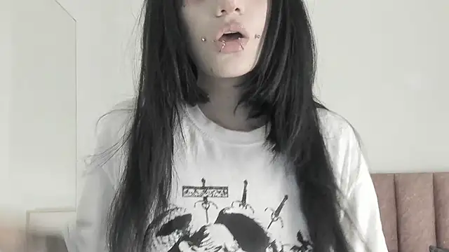 Snapshot of celestica_rose chatting on 11/24/25, 10:20 celestica rose online show from 11/24/25, 10:20